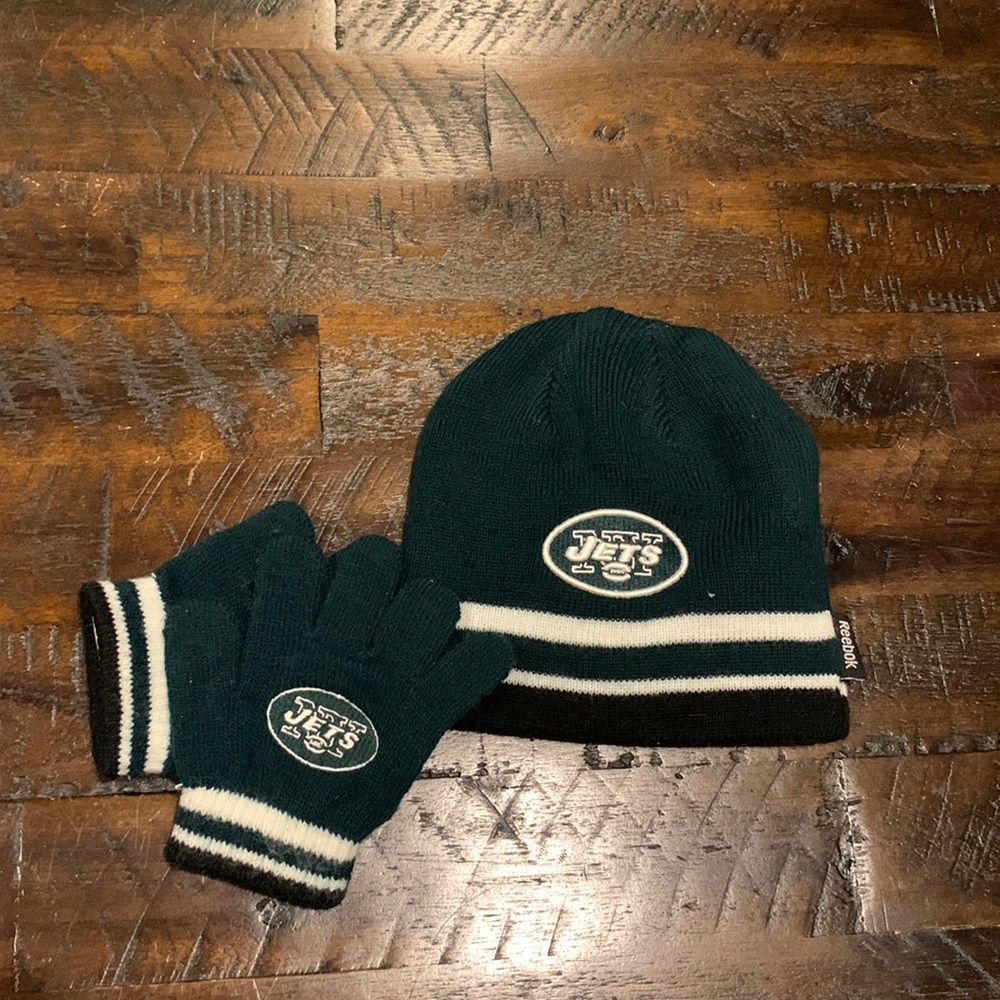 Set of toddler hat/ gloves